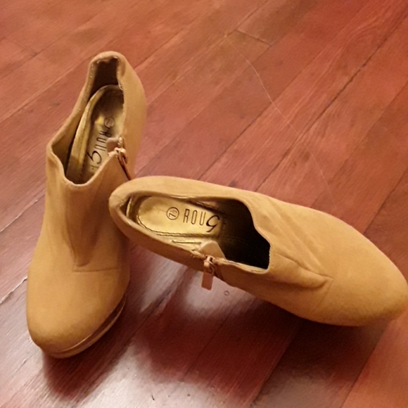 Gold suede platform pumps - Picture 3 of 4